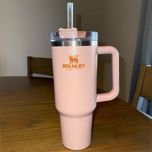 RARE Stanley ADVENTURE QUENCHER TRAVEL TUMBLER 40 OZ Strawflower Pink